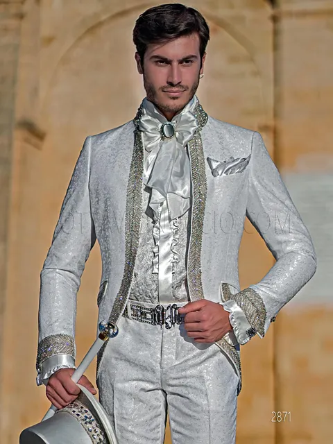 Abito uomo stile principesco damascato bianco passamaneria cristallo