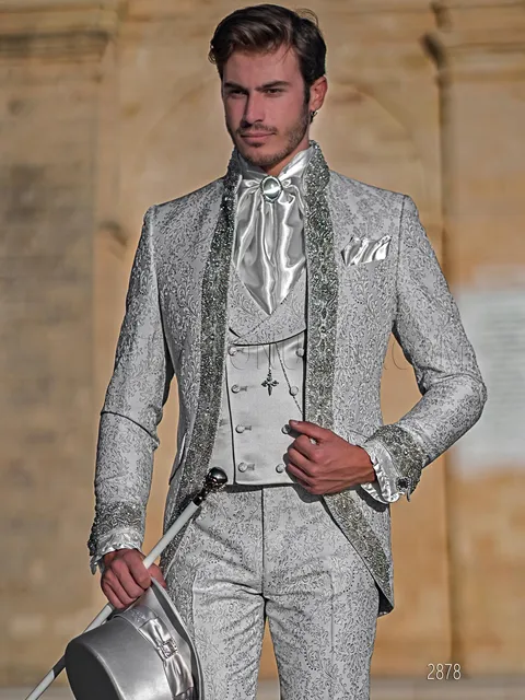 Abito stile principesco damascato grigio perla con passamaneria di cristalli