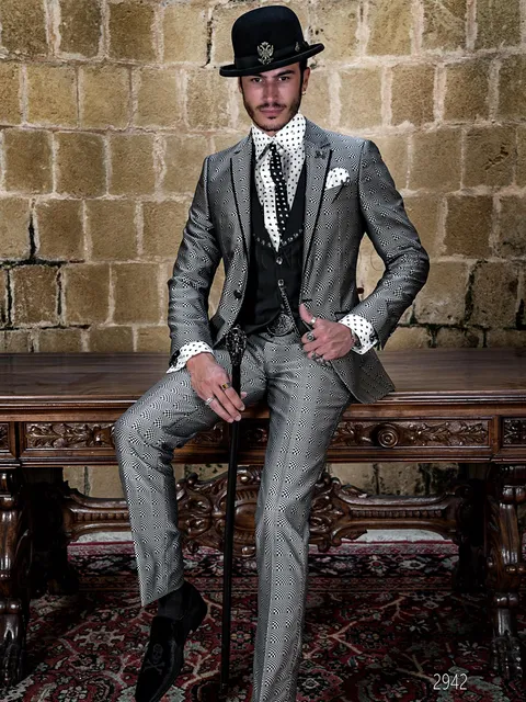 Formal suit in vintage-chic style with grey and black optical fabric