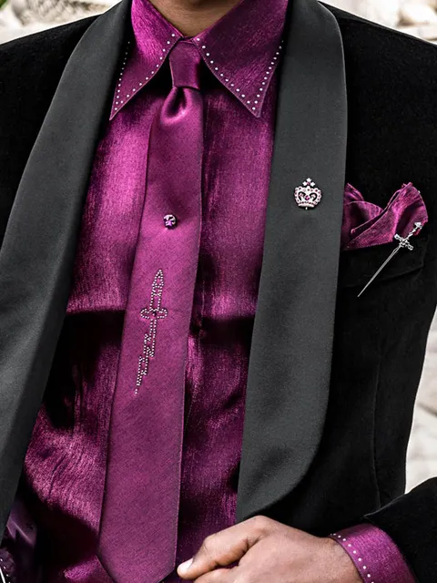 Tie and Handkerchief in fuchsia lurex with appliqués