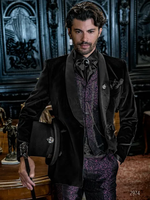 Cummerbund in black satin with gold embroidery