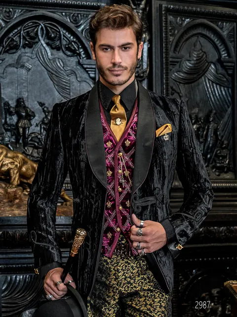 Aristocratic-style double-breasted tuxedo in black crushed velvet