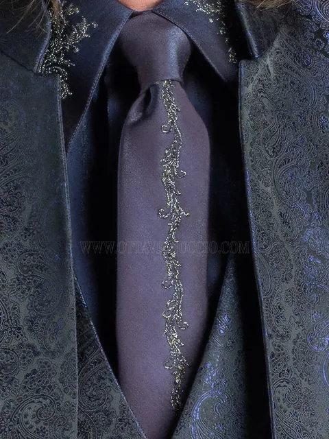Embroidered tie and handkerchief in blue lurex