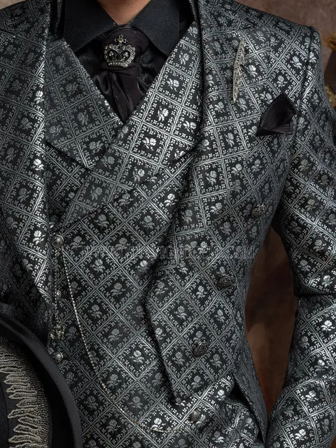 Waistcoat with vintage lapel in black and silver brocade