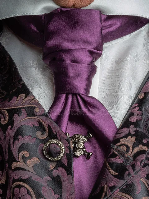 Knotted cravat in purple satin