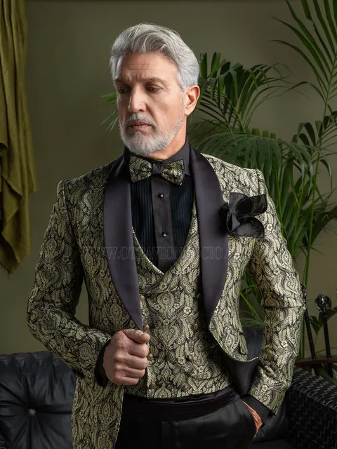 Smoking uomo sciallato damascato oro con rever a contrasto nero