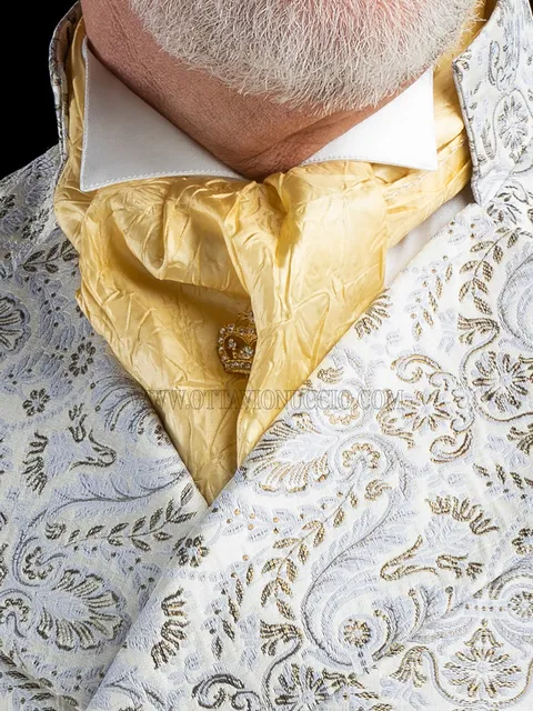 Foulard and Handkerchief in gold crinkled fabric