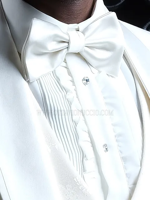 Two-tone bow tie in white wool blend satin