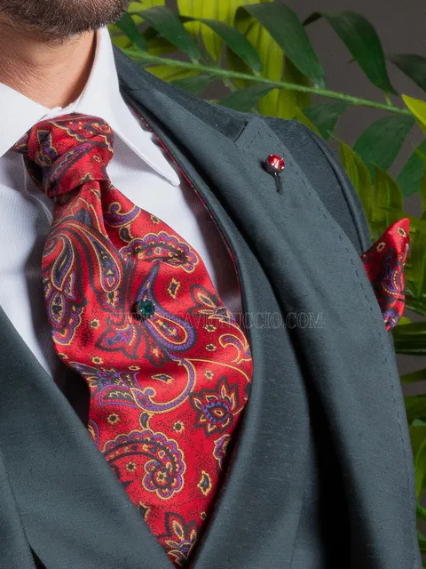 Self-tie Cravat and Handkerchief in red with paisley pattern