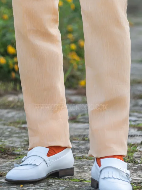 Loafer in white leather with buckle
