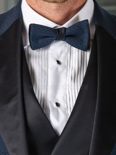 Two-tone bow tie in royal blue poly-viscose jacquard