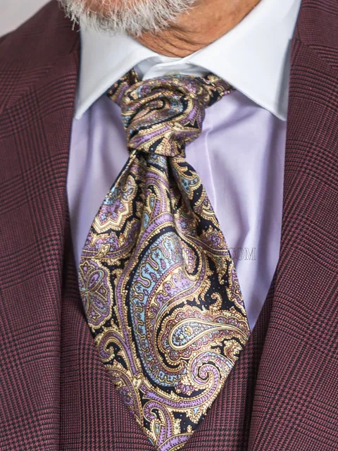 Cravat and handkerchief in silk with blue Paisley pattern