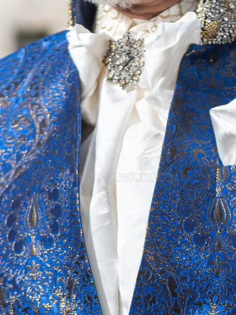 Scarf and Handkerchief Set in Ivory Jacquard Satin