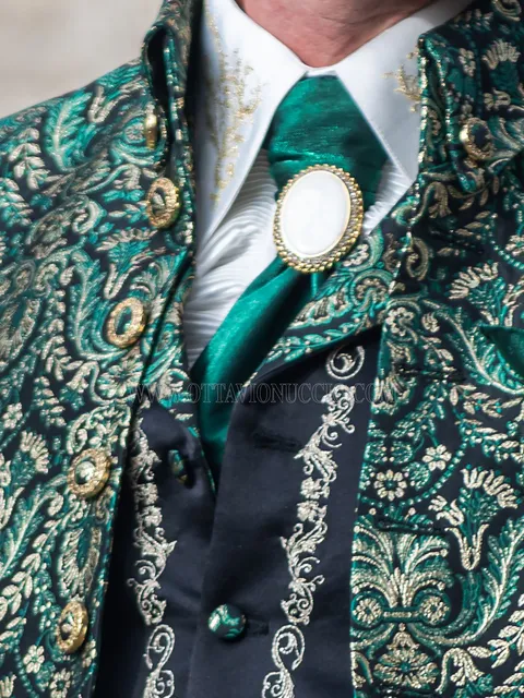 Knotted cravat and Handkerchief in green lurex