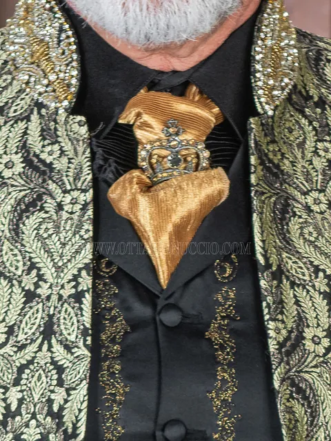 Foulard and Handkerchief in gold lace