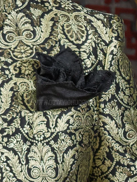 Pocket handkerchief in silk with black paisley pattern