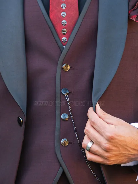 4-button waistcoat in burgundy mohair wool blend