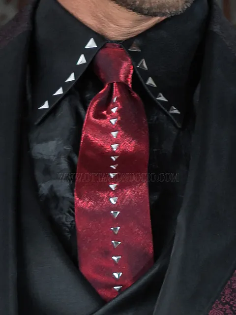 Tie in red lurex with appliqués