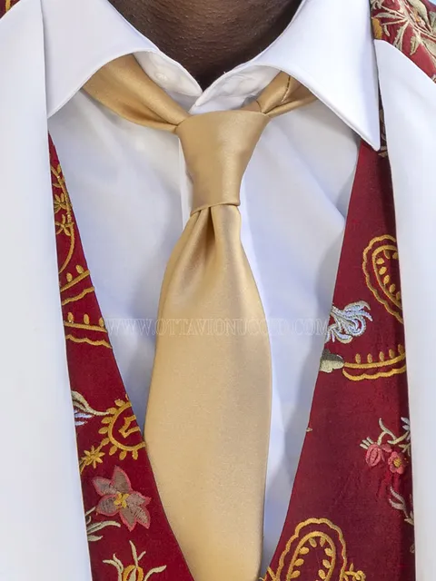 Slim tie and handkerchief in gold satin