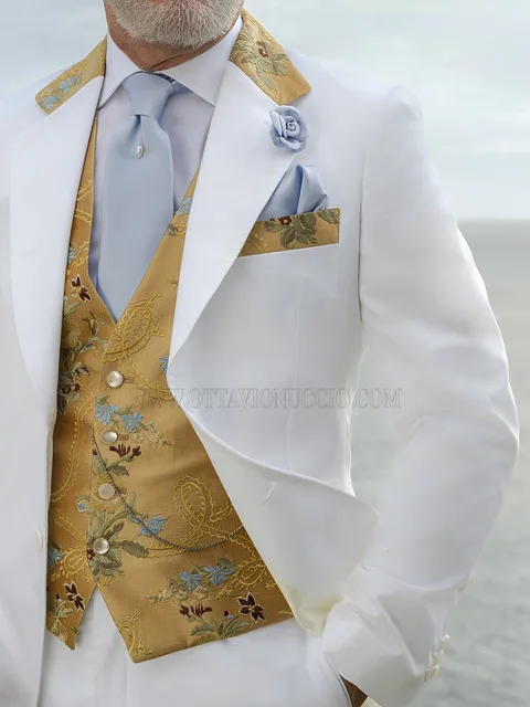 Waistcoat in embroidered gold pure silk