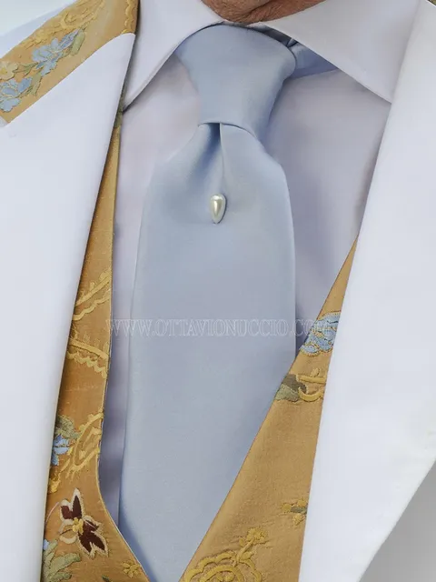 Tie and handkerchief in light blue satin