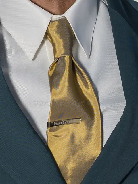 Tie and handkerchief in golden yellow