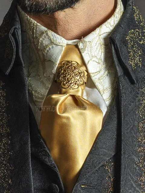 Knotted cravat and Handkerchief in gold satin