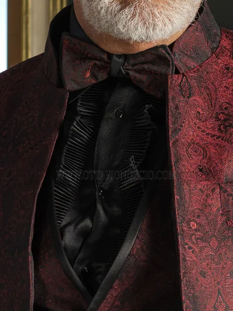 Two-tone bow tie in black and burgundy damask