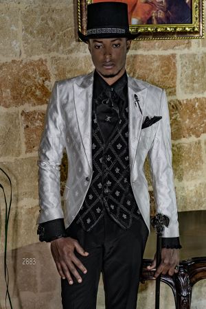 Giacca uomo gotica in raso bianco con ricamo perlato e pantalone nero