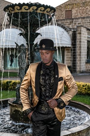 Smoking stile particolare moda in raso oro e pantalone nero