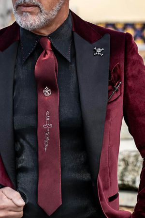 Cravatta e Fazzoletto in lurex rosso con applicazioni