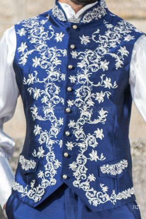 Gilet collo coreano in tessuto blu royal ricamato argento