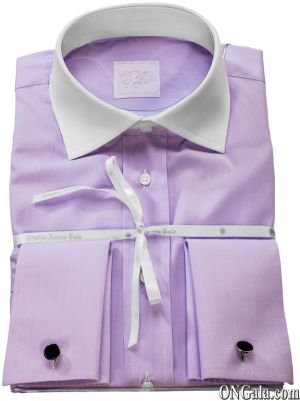 Hemd, violett aus Baumwolle, mit weißem Kragen