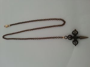 Catenina con pendente spadino 463c3bb22f18a0f4