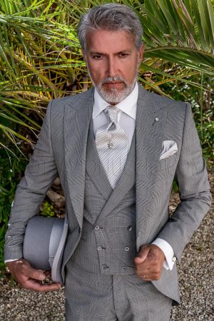 Tight moderno da sposo in principe di galles grigio, gilet doppiopetto