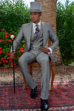 Mezzo-Tight moderno da cerimonia grigio chiaro e panciotto doppiopetto