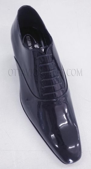 Oxford shoes made from blue patent leather. 1e8b68565447858e