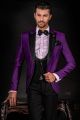 Smoking moderne violet noire revers en satin, pantalon et gilet noir