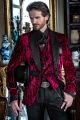 Esmoquin aristocrático terciopelo rojo con chaleco a juego y pantalón negro